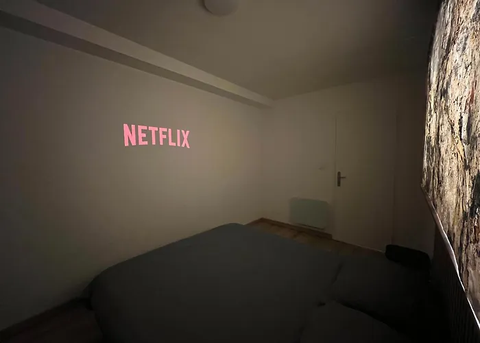 Love Room Valence Apartman *