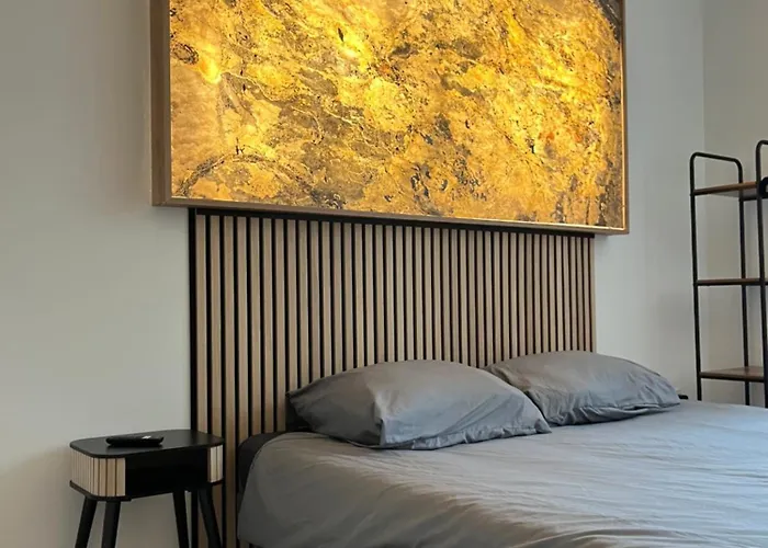 Love Room Valence Valence