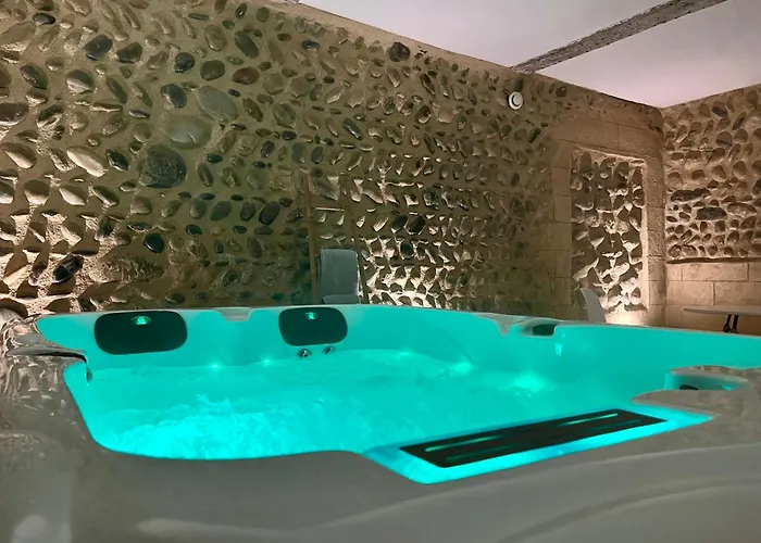 Love Room Valence Apartman *