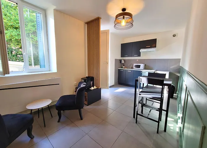 Love Room Valence Valence